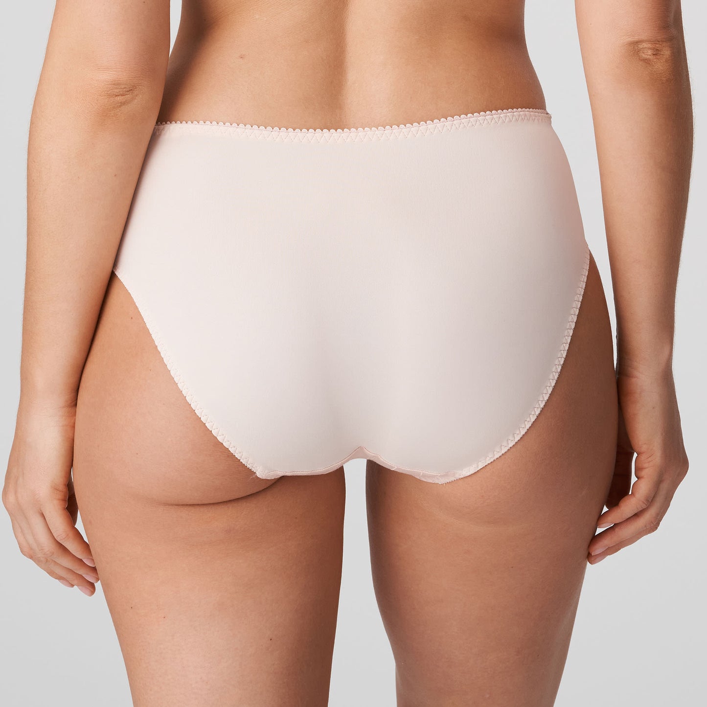 PRIMA DONNA - DEAUVILLE - FULL BRIEF