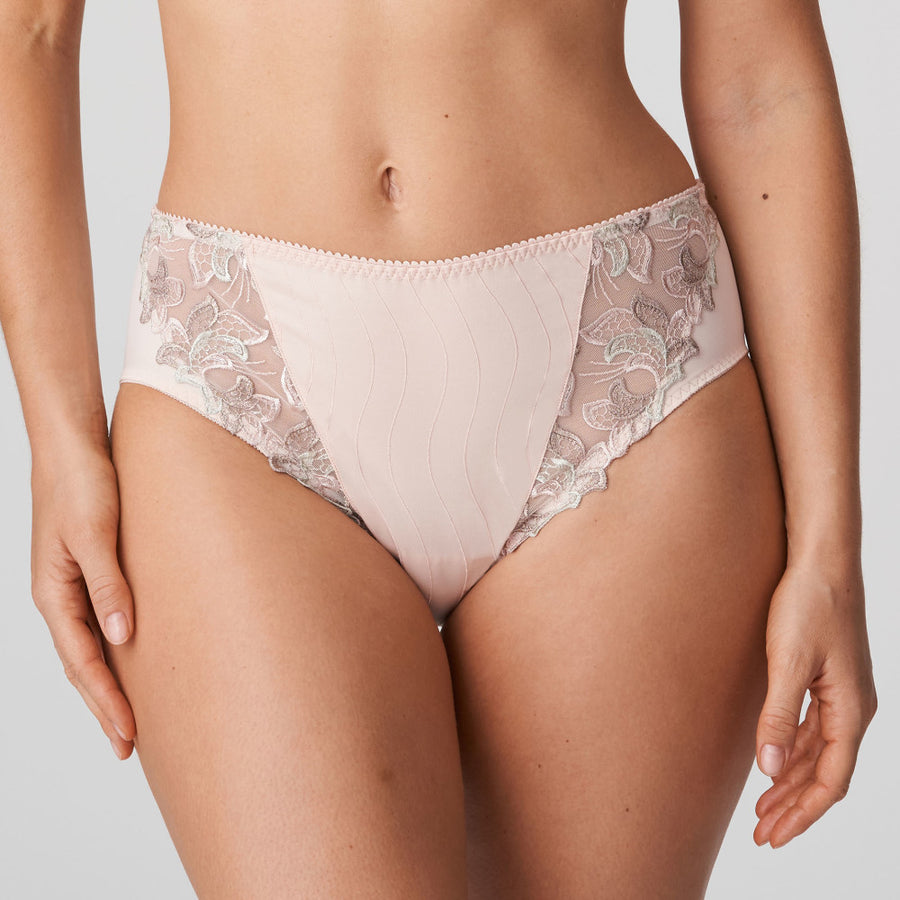 PRIMA DONNA - DEAUVILLE - FULL BRIEF